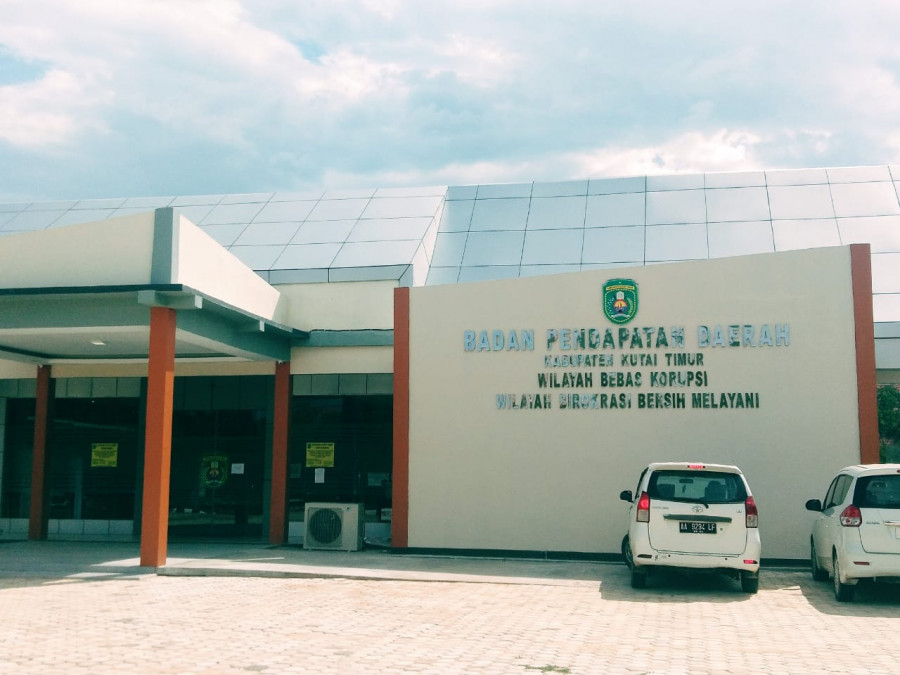 Kantor Bapenda Kutim (Foto: Zulhamri/korankaltim.com)