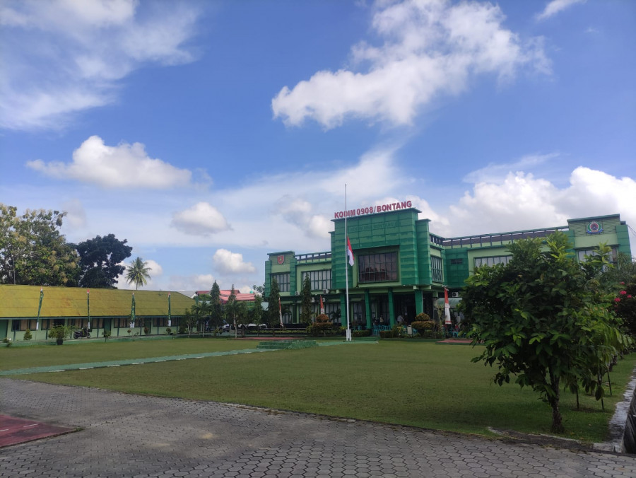 Kodim 0908 Bontang kibarkan bendera setengah tiang sebagai bentuk keprihatinan dari tragedi G30S PKI yang tepat jatuh pada hari ini, Kamis 30 September 2021 (Iwan/Korankaltim.com