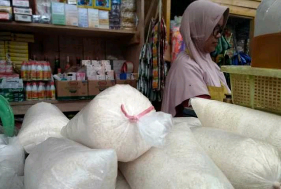 Gula pasir terpantau mulai langka dipasaran (Foto: Permata/korankaltimcom)