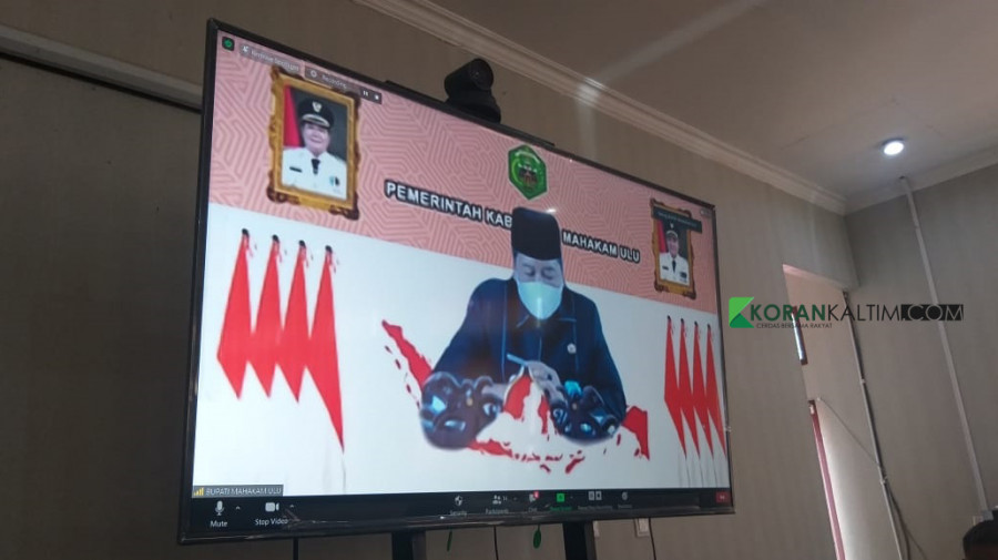 Suasana sidang paripurna DPRD Mahulu yang dihadiri Bupati Mahulu secara daring (Foto: yosafat/korankaltim.com)