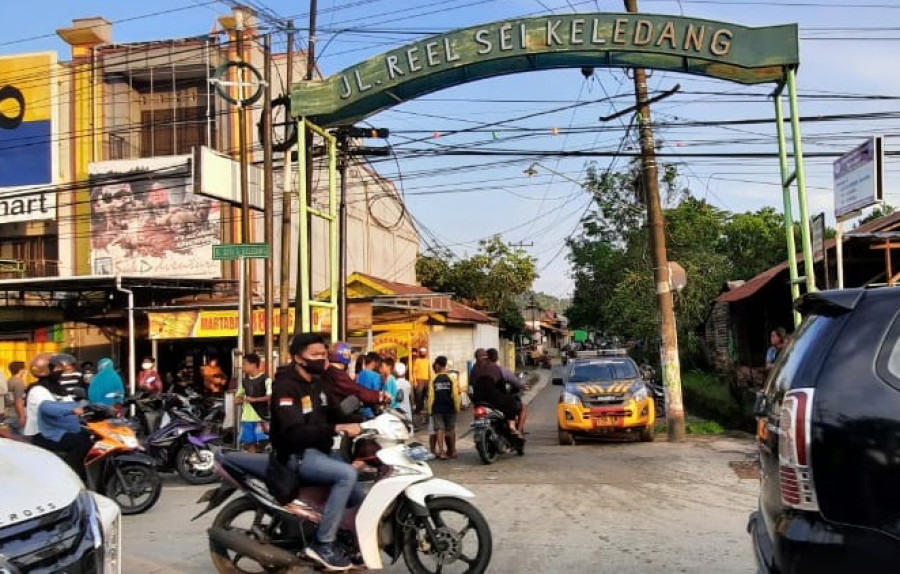 Kondisi di Jalan Reel Samarinda Seberang, pasca terjadinya bentrok antara dua kelompok masyarakat Sabtu (24/4/2021) . (Foto: Istimewa)