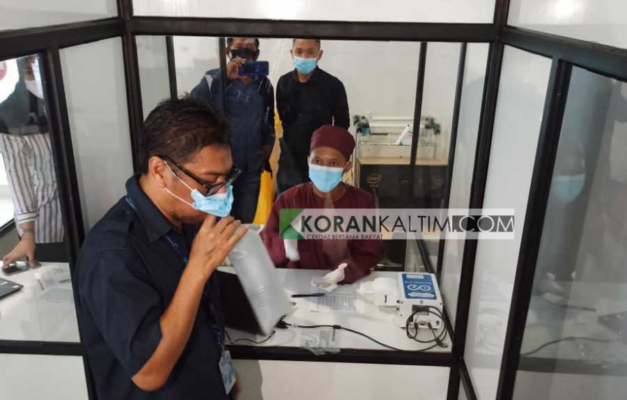 Angkasa Pura 1 menyiapkan 800 hingga 1.000 layanan GeNose untuk uji cepat Covid-19 di Bandara SAMS Sepinggan. (Foto: Hendra/KoranKaltim.Com)
