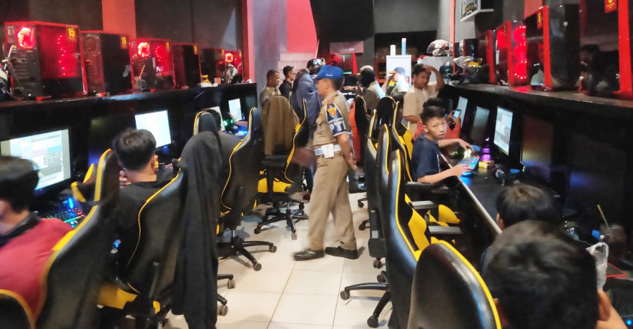 Penertiban Warnet Saat Bulan Ramadan Oleh Satpol PP Samarinda ( Foto: Eta / korankaltim)