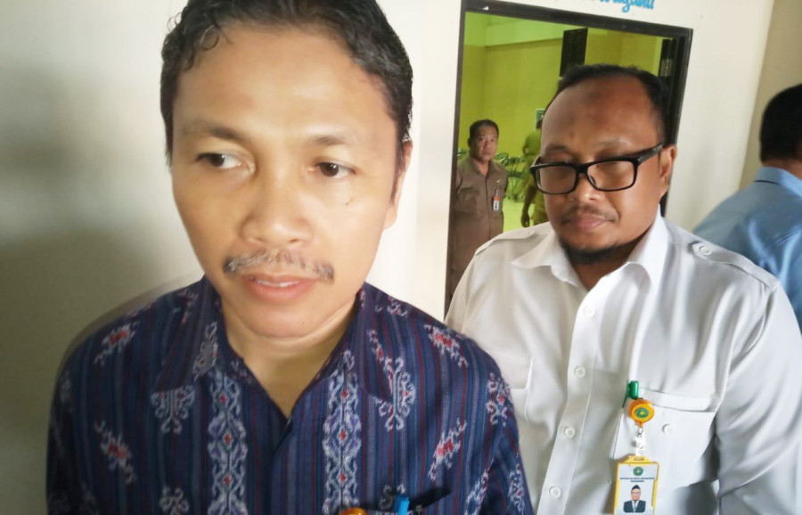 Ince Raden (kiri) dan Rektor Unikarta Erwinsyah (kanan) saat ditemui Korankaltim.com