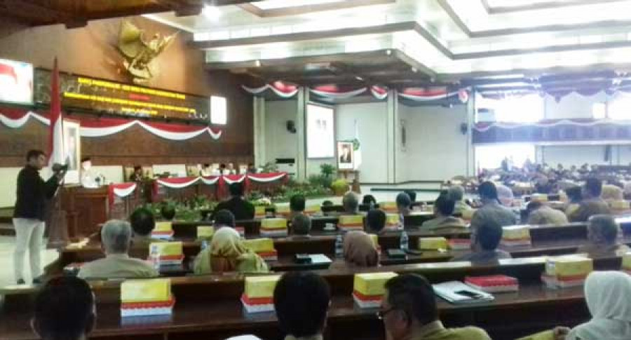 Isran Noor saat menyampaikan visi dan misi dihadapan wakil rakyat