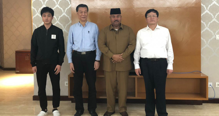Bupati Kutai Kartanegara Edy Damansyah foto bersama investor dari UN World Global Village Hongkong