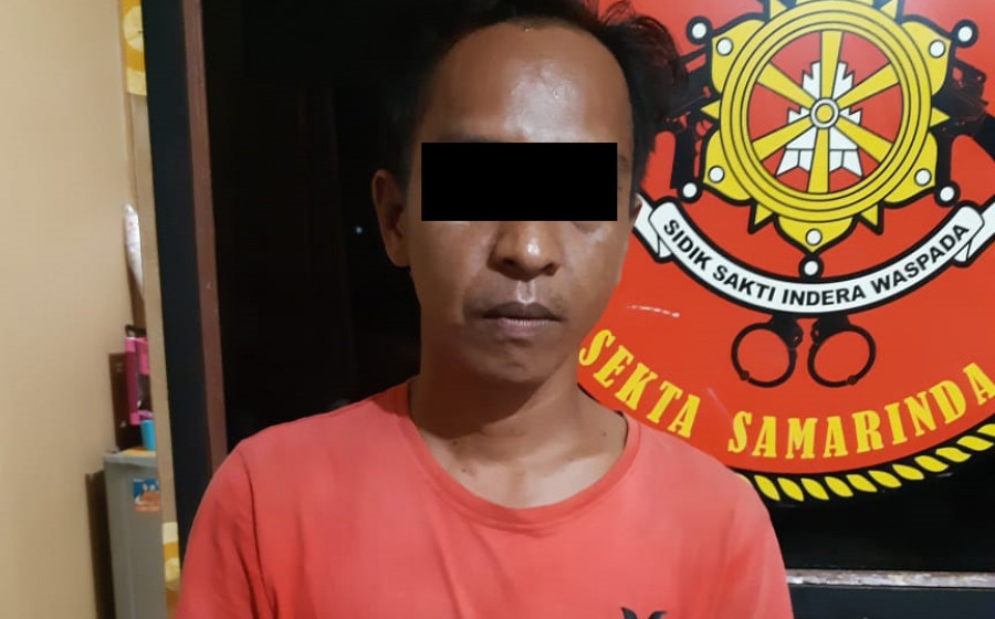 Pelaku yang saat ini diamankan oleh Polsek Samarinda Kota. ( Ist )