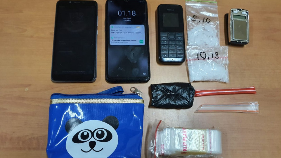 Barang bukti sabu serta lainnya yang diamankan petugas Satreskoba Polresta Samarinda dari tangan pelaku.(Foto:ISTIMEWA/Satreskoba Polresta Samarinda)