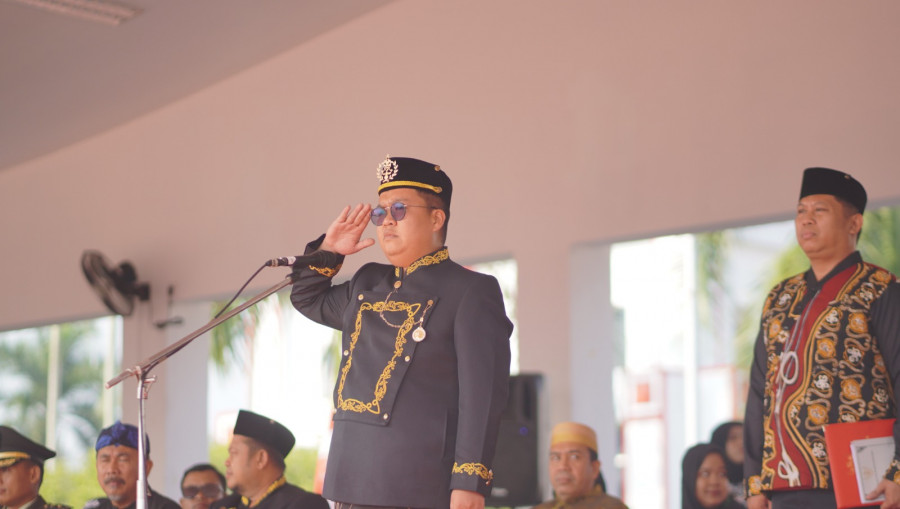 Wakil Bupati Kukar, Rendi Solihin saat menjadi Inspektur Upacara Peringatan Hari Sumpah Pemuda ke-95 di halaman Kantor Bupati Kukar, Sabtu (28/10/2023). (Foto: Istimewa)