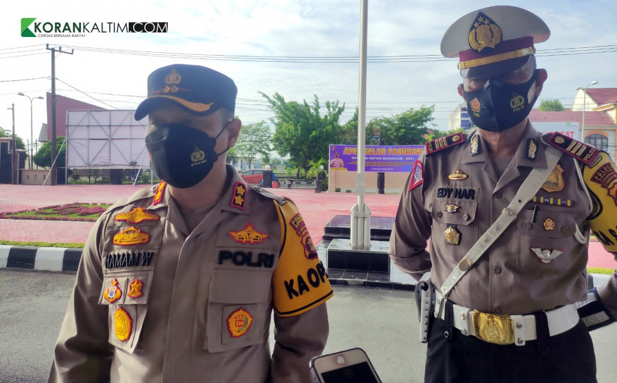 AKBP Hamam Wahyudi Kapolres Bontang, di dampingi Kasat Lantas Edy Haruna (Foto: Iwan/Korankaltim.com)