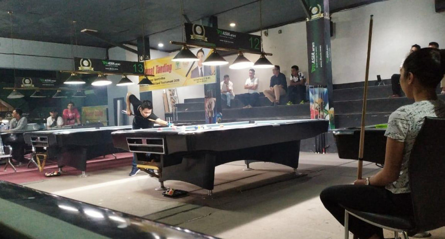 Setelah hampir tiga bulan absen latihan teknik, kini atlet biliar Kaltim mulai jalani latihan di rumah biliar kawasan di Jalan A.M. Sangaji. (Foto: Nancy/korankaltimcom)