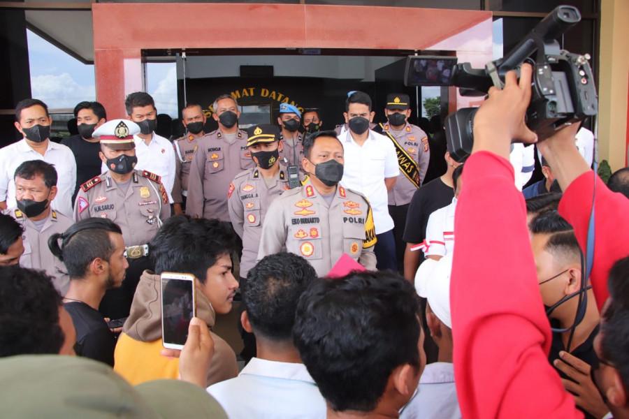 Waka Polresta Samarinda AKBP Eko Budiarto saat menerima aduan dari Forum Koalisi Pemuda Kaltim Senin (24/1/2022) hari ini di Mako Polresta Samarinda.(Foto:Humas Polresta Samarinda)