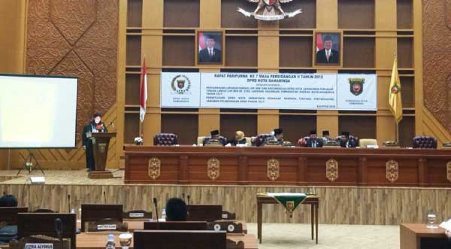 Rapat Paripurna DPRD Samarinda dengan agenda penyampaian laporan LHP - BPK RI atas laporan keuangan Pemkot Samarinda Tahun 2017
