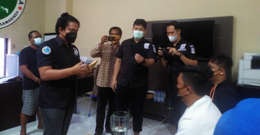 Pemusnahan barang bukti ganja dan sabu yang juga dilakukan secara virtual kepada para tersangka Kamis (5/8/2021) hari ini. (Foto:Nancy/korankaltim.com)
