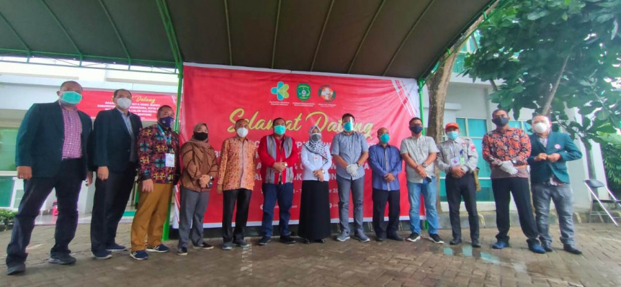 Bakal pasangan calon Pilkada Kubar dan Mahulu memeriksakan kesehatannya di RSUD AM Parikesit, hari ini (foto: Humas RSUD AM Parikesit/Istimewa)
