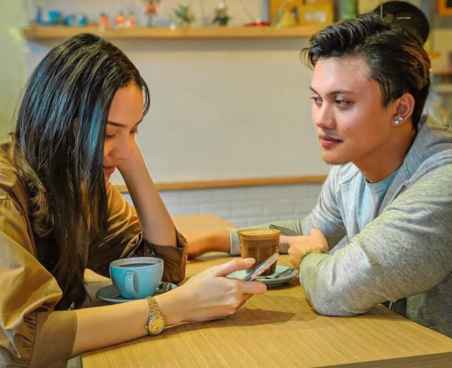 Rizky Febian bersama Anya Geraldine dalam pembuatan lagu Makna Cinta. (urbanasia.com)