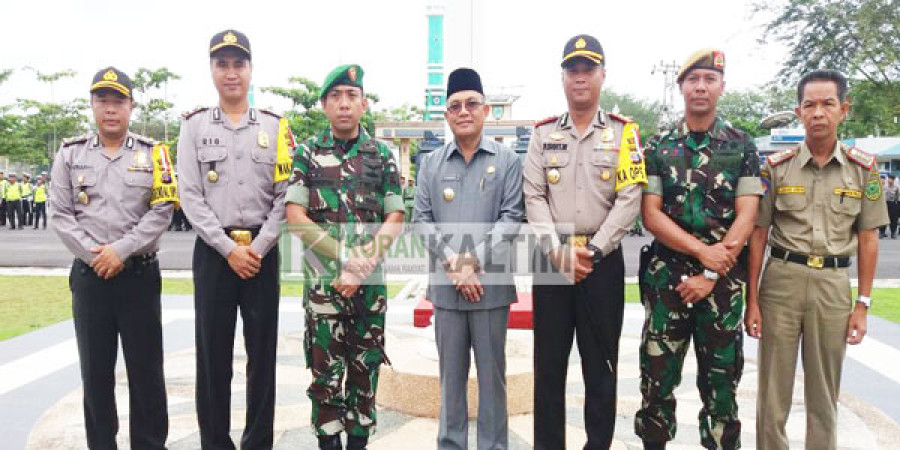 Foto bersama bupati berau dengan kapolres berau, dandim dan danyon armed. (Foto: Indra/korankaltim.com)