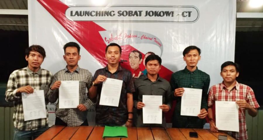 Generasi Penerus (Genpes) Balikpapan memperlihatkan deklarasi dukungan Jokowi - CT dalam Pilpres 2019. (Hendra/Koran Kaltim)