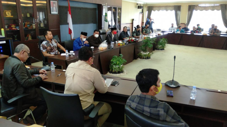 RDP dipimpin langsung Ketua DPRD dihadiri unsur Forkopimda di Banmus (Heri/korankaltim.com)