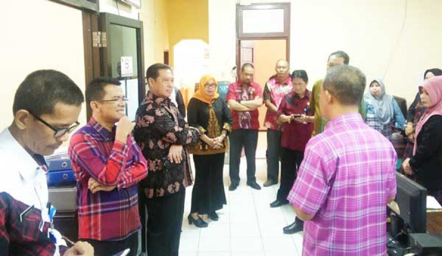 Suasana Sidak Pj Wali Kota Samarinda saat menyisir beberapa OPD