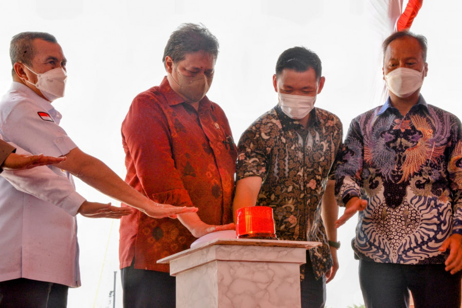 Menko Airlangga Groundbreaking Investasi Pabrik Kertas Berkelanjutan Terbesar di Sumatera