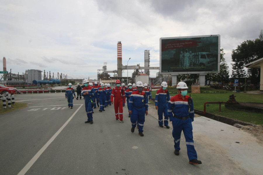 Manajemen Pertamina RU Balikpapan memberikan dukungan kepada pekerja yang tetap bertugas menjaga keandalan kilang meski dalam momen Idulfitri. (Foto: Istimewa)