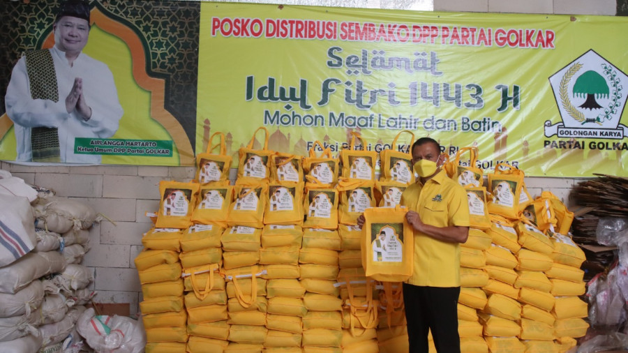 Golkar Bagikan Bingkisan Lebaran untuk Masyarakat