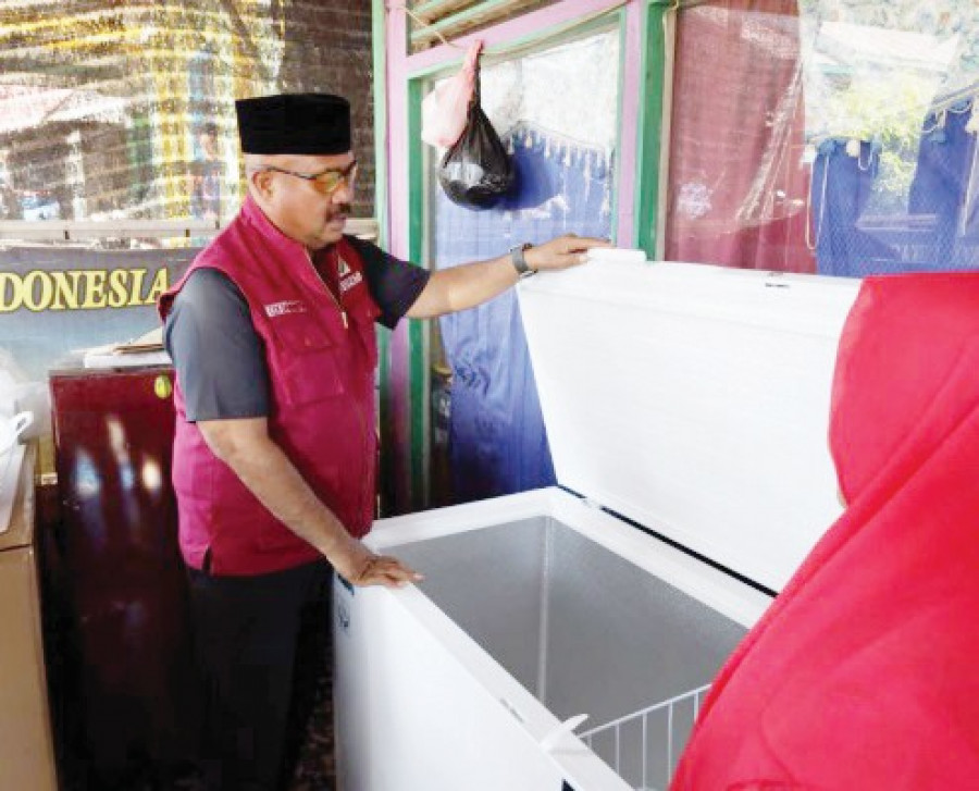 Bupati Kukar, Edi Damansyah tinjau UMKM di Muara Muntai. (PROKOM)