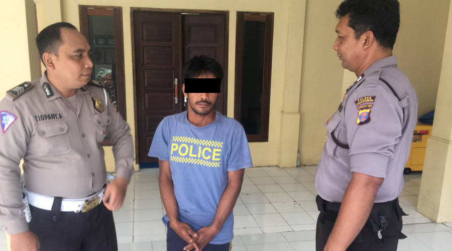 Pelaku saat diamankan di Polsek Loa Janan (Foto: Ist)