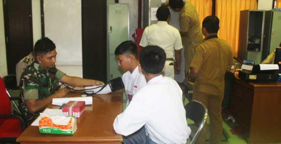 Seleksi yang dilakukan Dispora Kukar kepada siswa SMA untuk jadi anggota Paskibra ( geri / korankaltim)