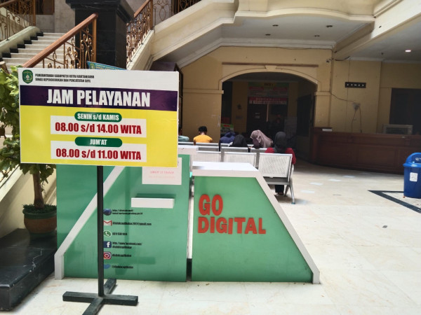 Ayolning kokragidan yashirin kamera suti tolangan