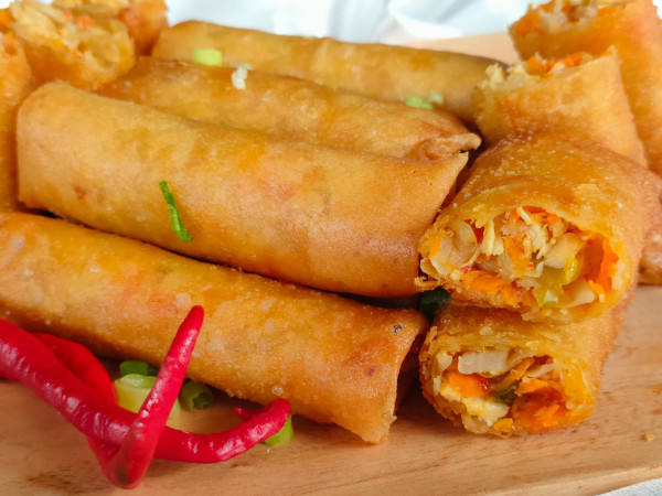 Bisnis dan Rasa Lumpia Ayam Suir Pedas Sayur Sama 'Gurihnya', Nada Terima Orderan Selama Ramadan | Korankaltim.com