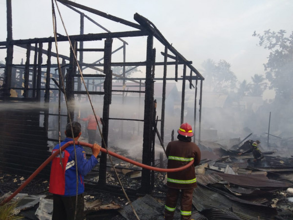 Api Berkobar Satu Jam Api Berkobar di Loa Kulu Sore Tadi, Delapan Rumah Warga Ludes ...