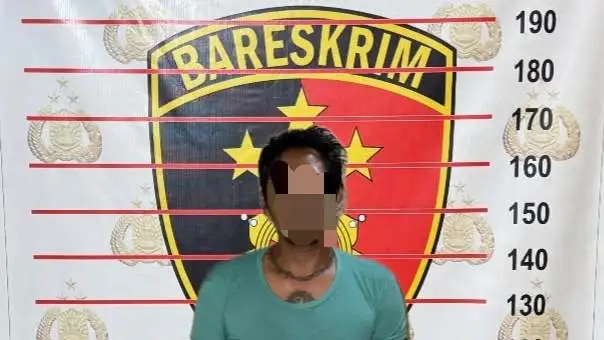 Pelaku saat diamankan oleh jajaran Polsek Samarinda Ulu (Dok. Polsek Samarinda Ulu)