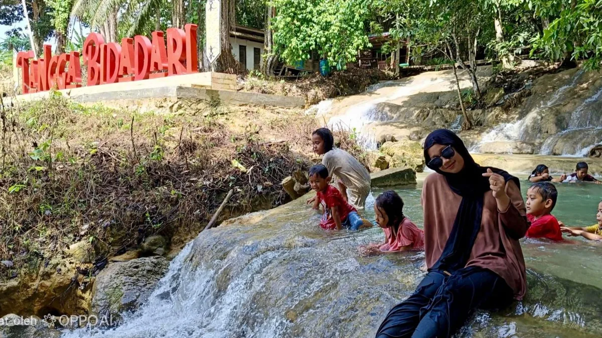 Kunjungan wisatawan di destinasi wisata mata air Tangga Bidadari. (Foto: Zulhamri/Korankaltim.com)
