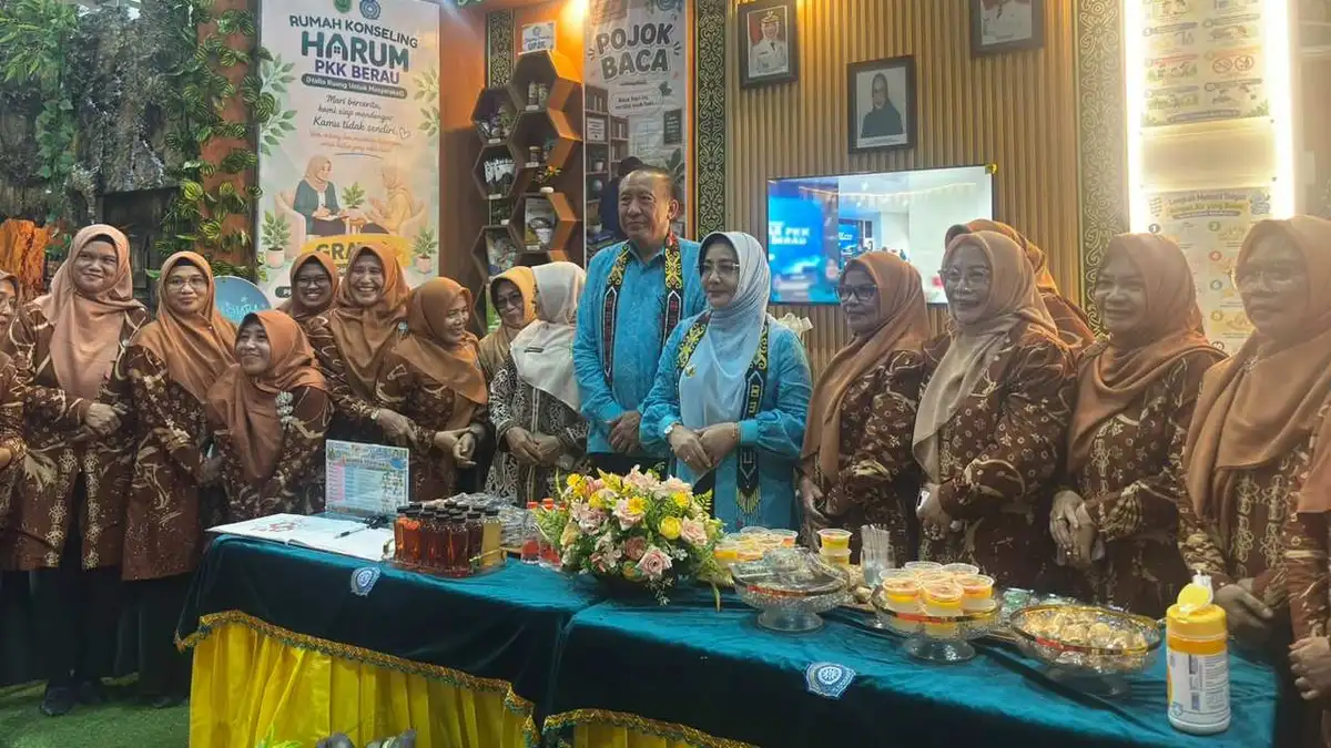 Stand TP-PKK Kabupaten Berau meraih penghargaan stan terbaik pada Berau Expo 2026 yang berlangsung selama 16–25 Oktober 2026 di Tanjung Redeb. (Indri/Korankaltim.com)