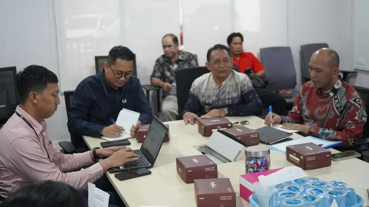 Pemkab Kubar bersama Pertamina membahas persoalan distribusi BBM dan elpiji 3 kg. (Foto: Dok.Dokpim Kubar)