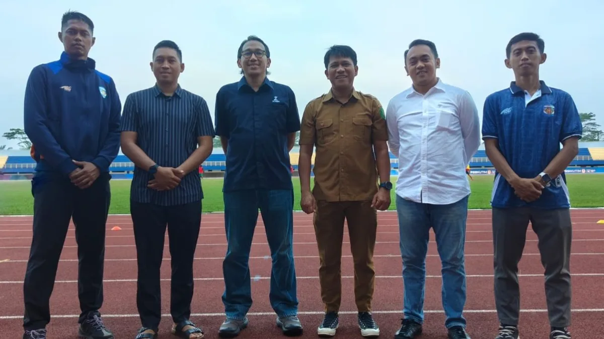 Tim verifikasi dan inspeksi dari I-league melakukan kunjungan ke Stadion Kudungga Sangatta. (Foto: Dok.Persikutim)