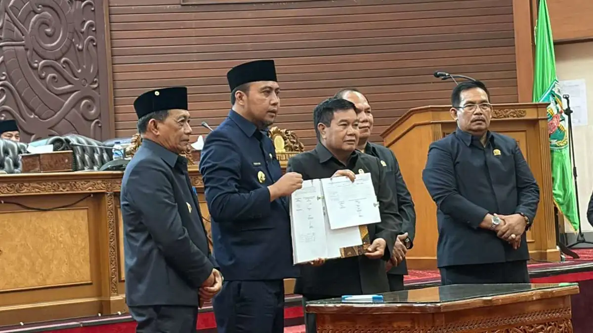 Penandatanganan kesepakatan Propemperda Kubar 2027. (Adi/Korankaltim.com)