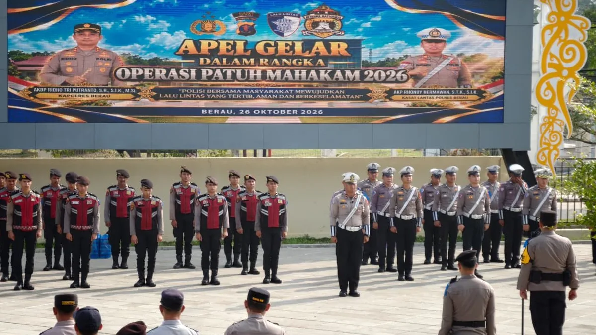 Apel Gelar Pasukan Operasi Patuh Mahakam 2026 di halaman Mapolres Berau, Senin (26/10/2026). (Foto: Dok.Humas Polres Berau)