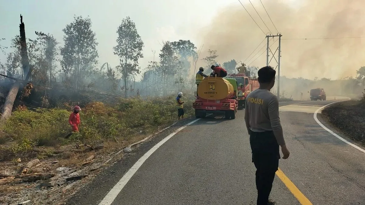 Asap Karhutla yang masih belum hilang di Berau, harus diatasi dengan kerjasama semua pihak. (Foto: Dok.Korankaltim)