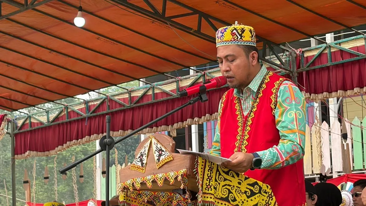 Bupati Kubar Frederick Edwin menghadiri Hendaq Pekayang di Kampung Tering Lama, Kecamatan Tering. (Foto: Adi/Korankaltim.com)