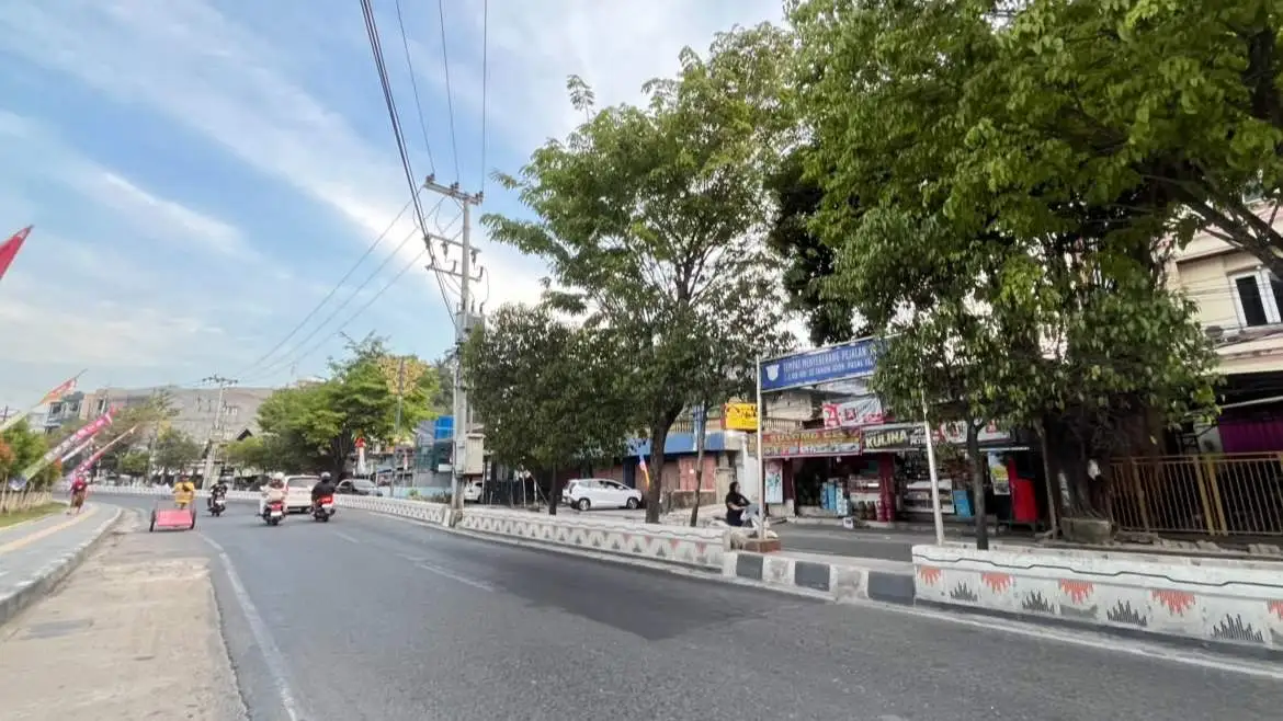 Arus lalu lintas di salah satu ruas jalan utama Kota Samarinda. (Ayu/KoranKaltim.com)