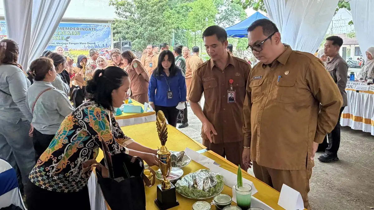 Peringatan Hari Pangan Sedunia 2026 di halaman Kantor Dinas Ketahanan Pangan Kubar (Adi/Korankaltim.com)