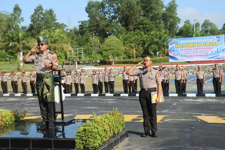 Sumpah Pemuda Bernuansa Adat, Kapolres Nunukan Ingatkan Bahaya Hoaks