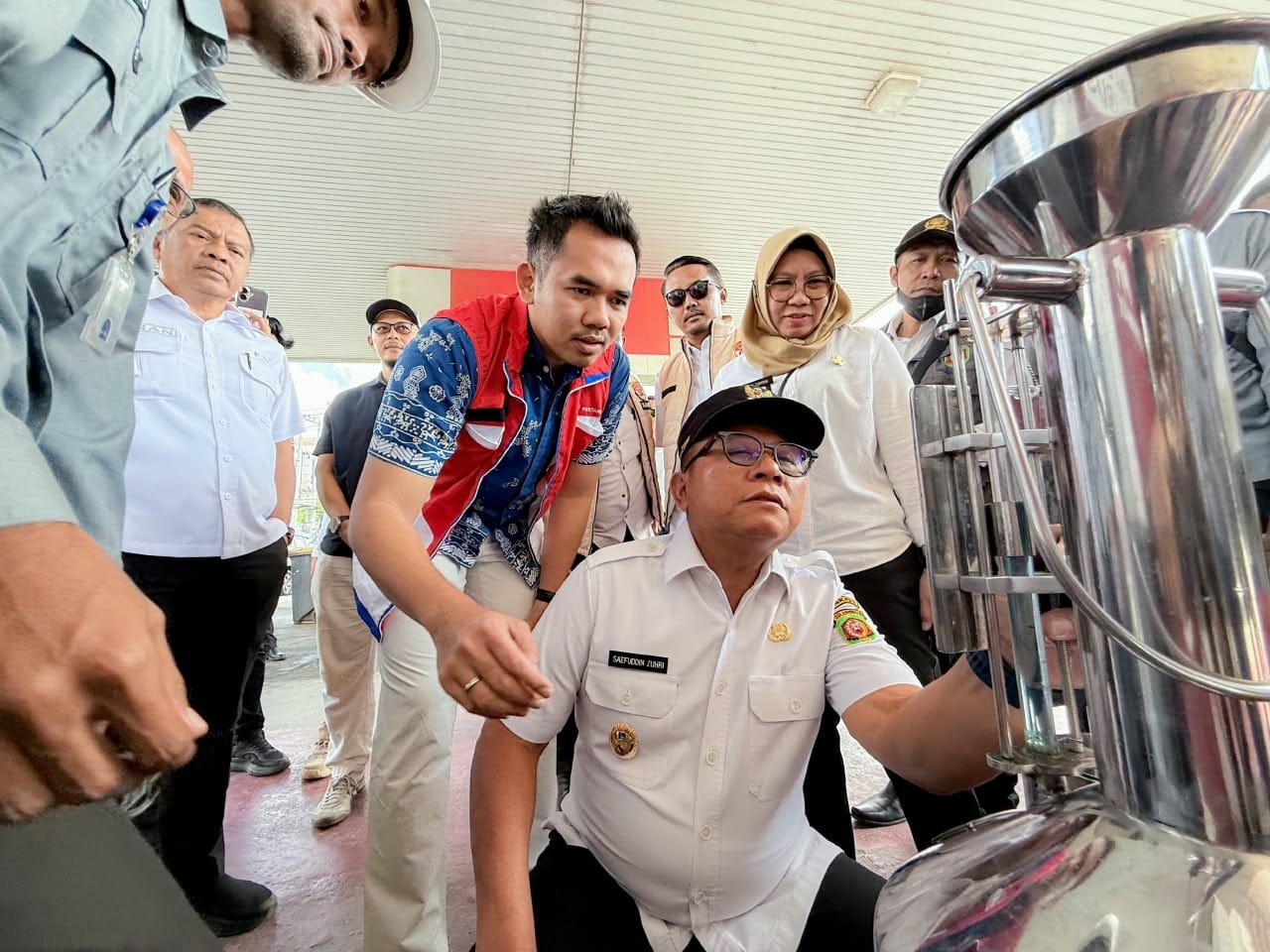 Pengawasan takaran di SPBU Samarinda. (Foto: PT Pertamina Patra Niaga Regional Kalimantan)