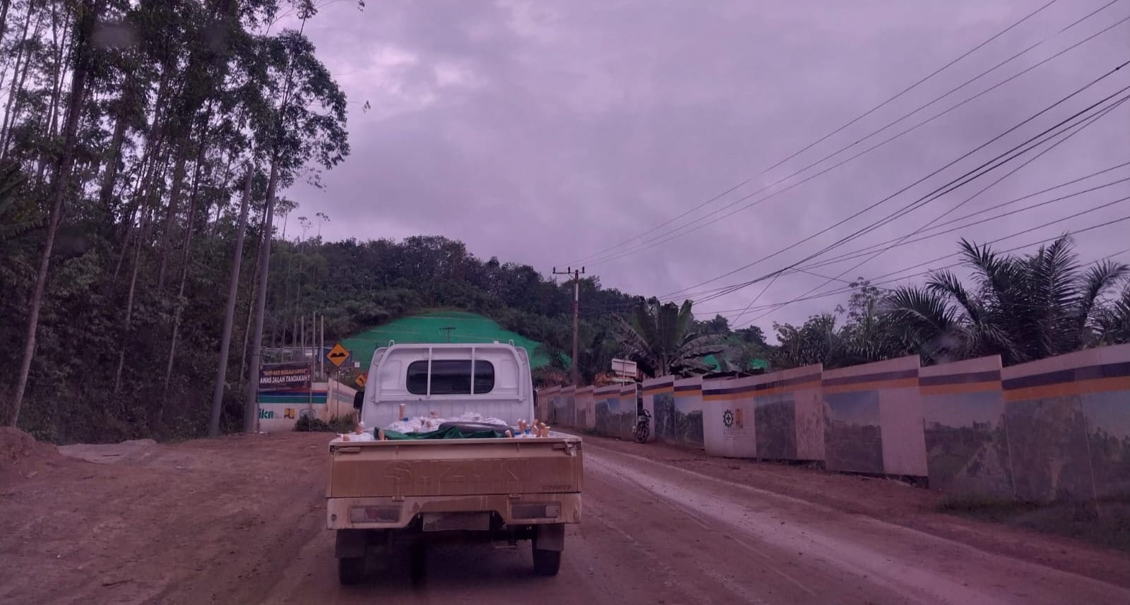 Ruas jalan di kawasan IKN, Kecamatan Sepaku, PPU. (Foto: Adi Kade/Pusaranmedia.com).