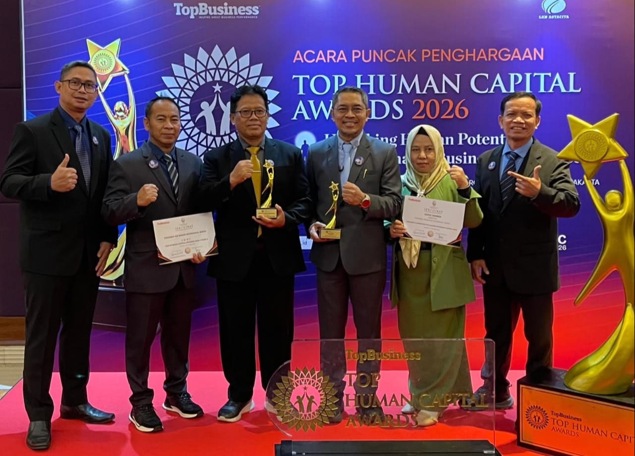 Perumda Batiwakkal Berau menerima penghargaan TOP Human Capital Awards 2026 Bintang 4. (Foto: Perumda Batiwakkal)