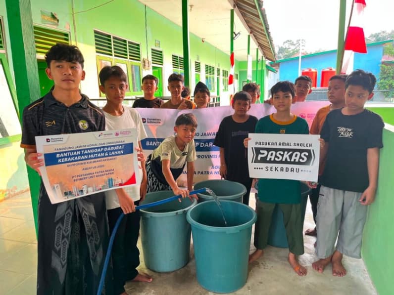 38 Ribu Hektare Lahan Terbakar, Pertamina Kirim Air Bersih ke Kalbar