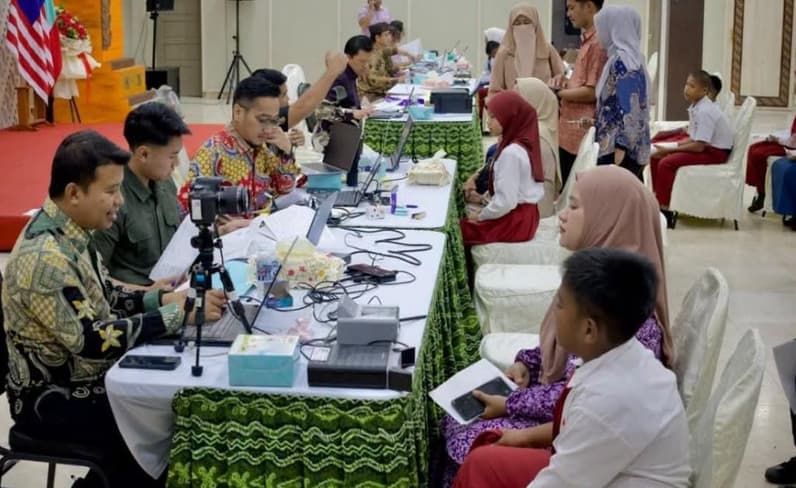 Para pelajar di wilayah kerja Tawau, Malaysia melakukan perekaman NIT (Foto: KRI Tawau)